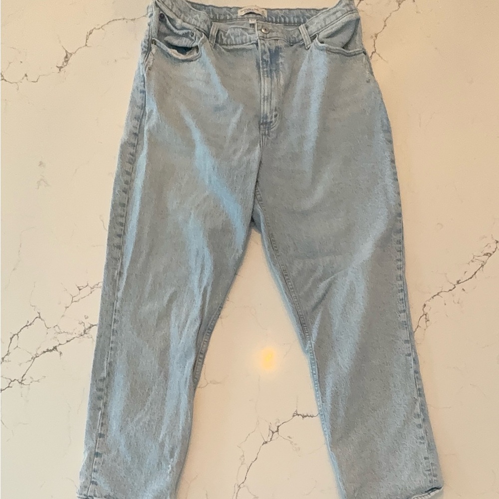 Abercrombie Curve Love 90s Straight Ultra High Rise Jean